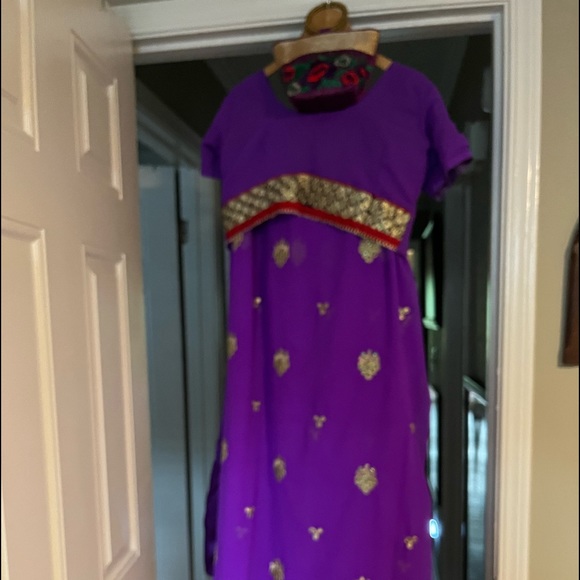 Beautiful Purple Sari with Matching Purse - Picture 2 of 8